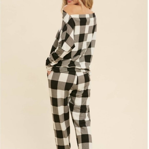 Buffalo Plaid off shoulder top NWOT! - Picture 2 of 4